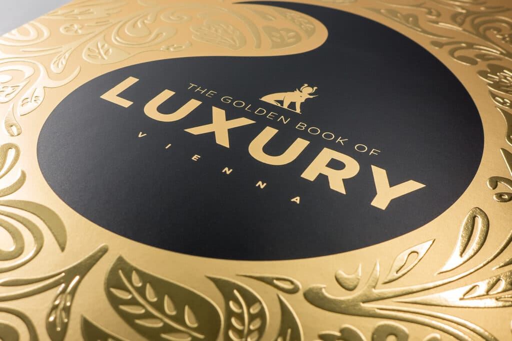 Hochprägung mit Glanzlackeffekt und Druck Schwarz, auf echtmetallischem Papier simsa MetalPaper Gold Satin