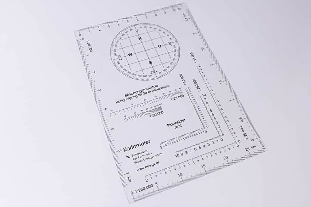 Druck von Präzisionsskalen auf transparentem Kunststoff mit hoher Maßhaltigkeit, langlebiger Siebdruck