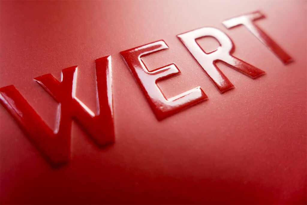 Tastbare Prägung auf Papier, Motiv mit Hochglanzlackeffekt verstärkt