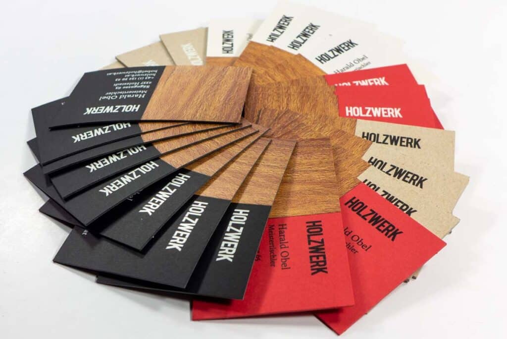 Visitenkarten aus 1-3mm dicken Pappen, grau, weiß und buntfarbig