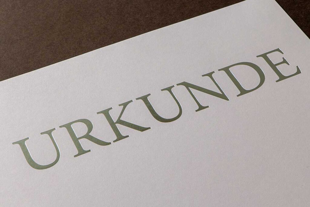 Urkunde A4 Silber Serifen Detail 1024x684